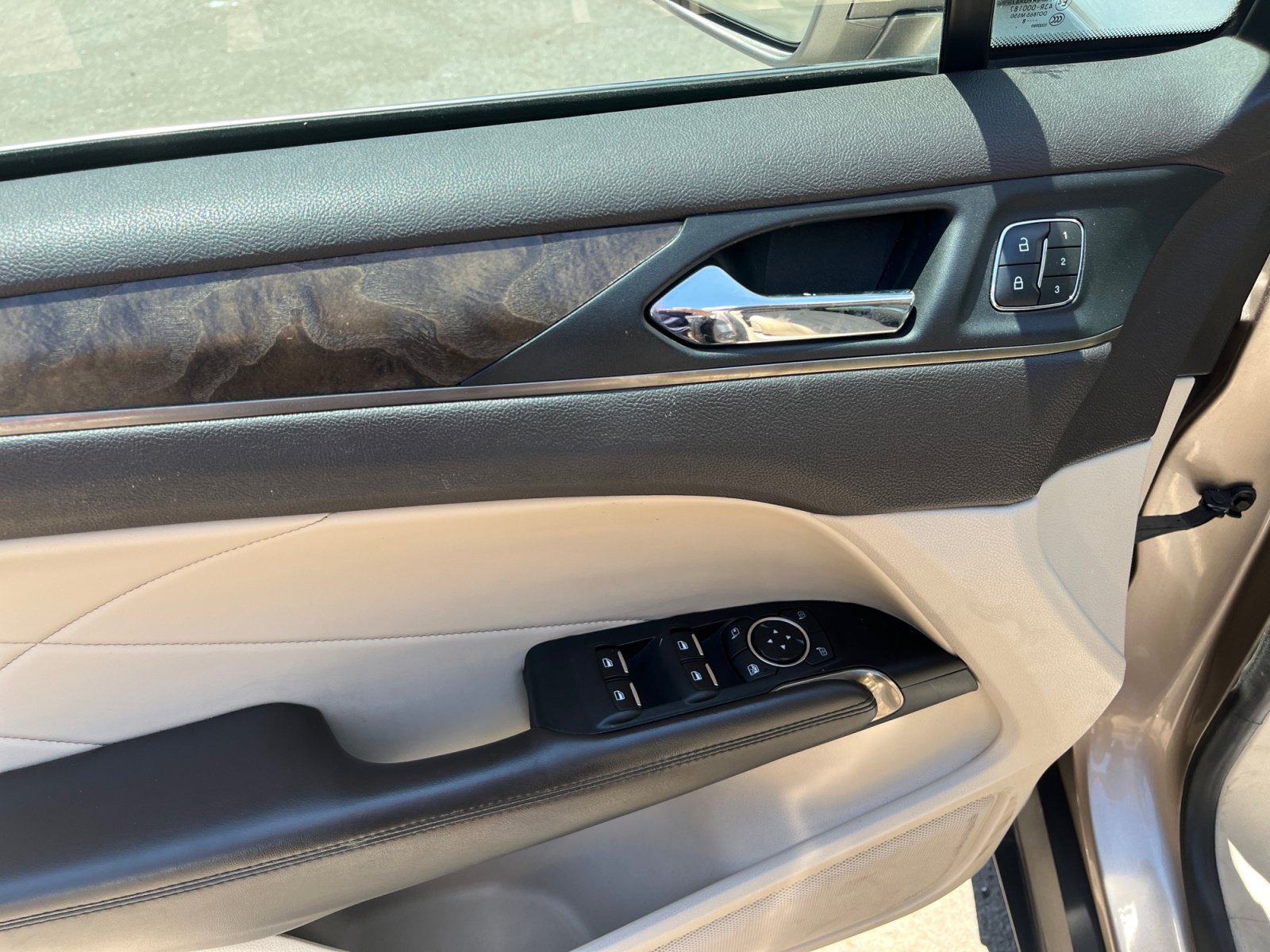 Used 2019 Lincoln MKC Reserve FWD image 17