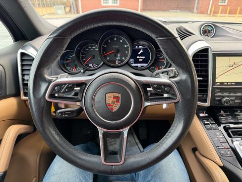 Used 2016 Porsche Cayenne Base AWD 4dr SUV image 19