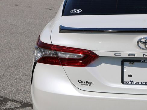 Used 2019 Toyota Camry XSE image 6