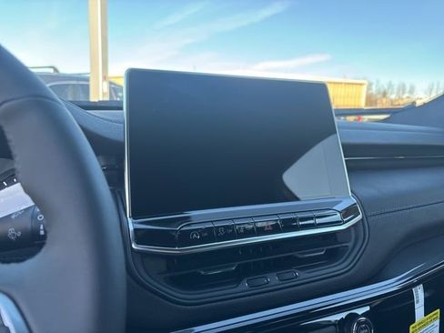 New 2026 Jeep Compass Latitude image 23