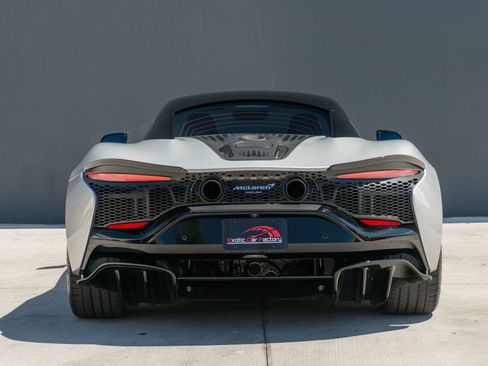 Used 2023 McLaren Artura RWD image 11