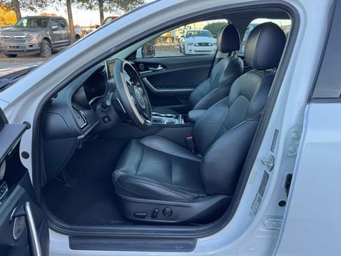 Used 2018 Kia Stinger Premium image 16