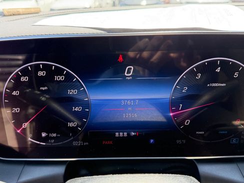 Used 2024 Mercedes-Benz GLC 300 image 7