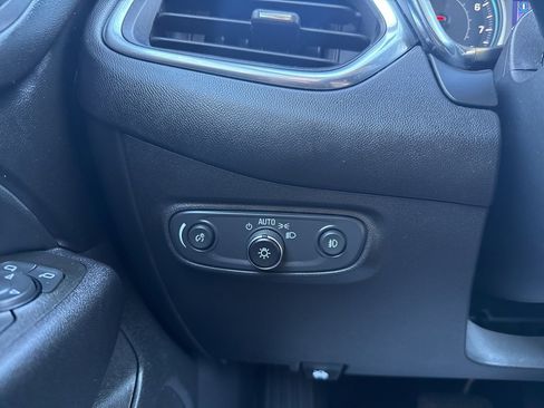 Used 2021 Chevrolet Equinox LT image 14