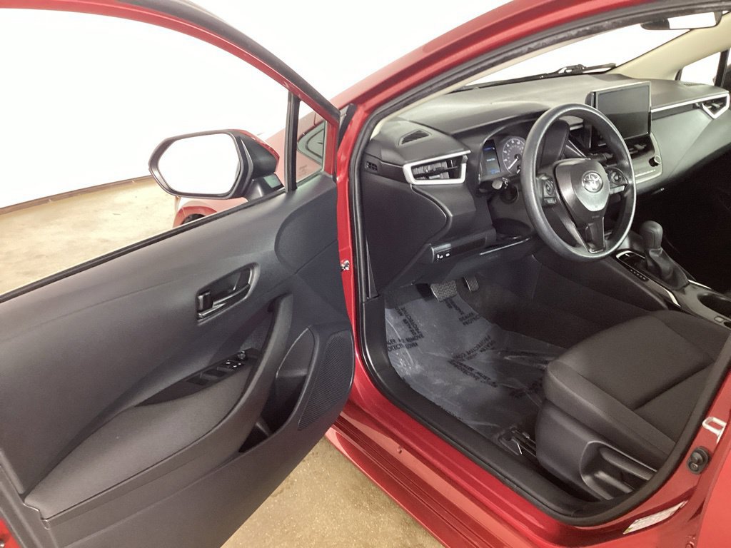 Used 2025 Toyota Corolla LE FWD image 9