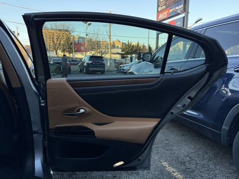 Used 2022 Lexus ES 350 w/ Premium Package image 8