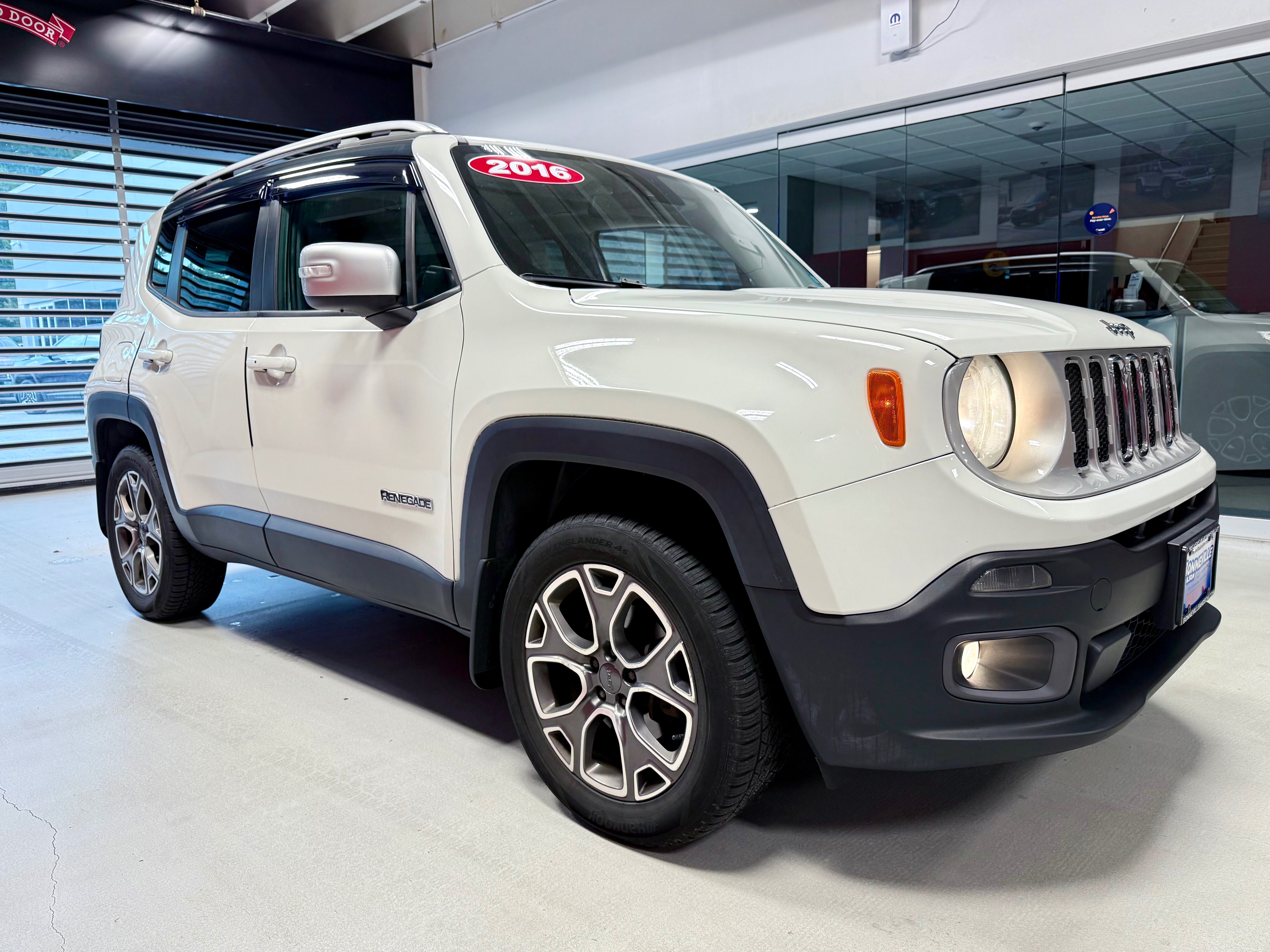 Used 2016 Jeep Renegade Limited w/ Advanced Technology Group AWD/4WD image 11
