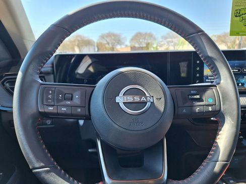 Used 2025 Nissan Kicks SR image 17