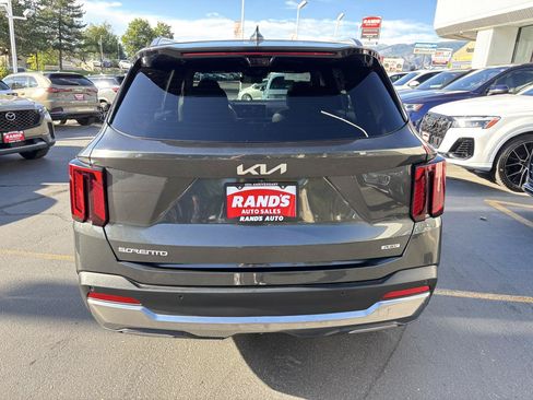 Used 2025 Kia Sorento SX Prestige AWD/4WD image 9