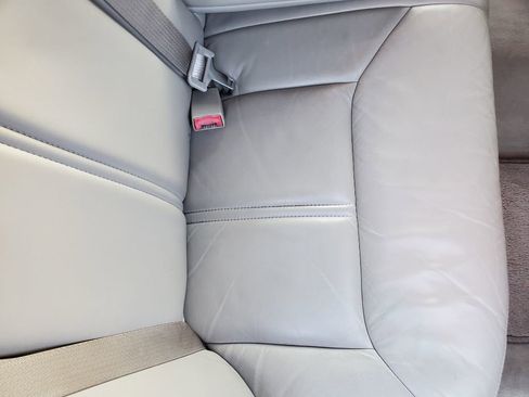 Used 2006 Lincoln Town Car Signature Limited image 27