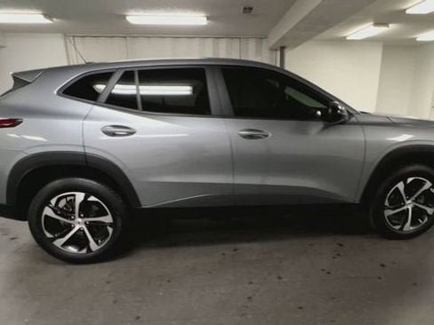 Certified 2025 Chevrolet Trax RS w/ Driver Confidence Package FWD image 9