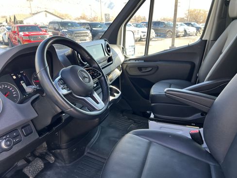 Used 2021 Mercedes-Benz Sprinter 2500 image 14