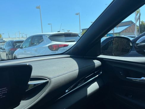 Used 2025 Buick Envista Sport Touring image 35