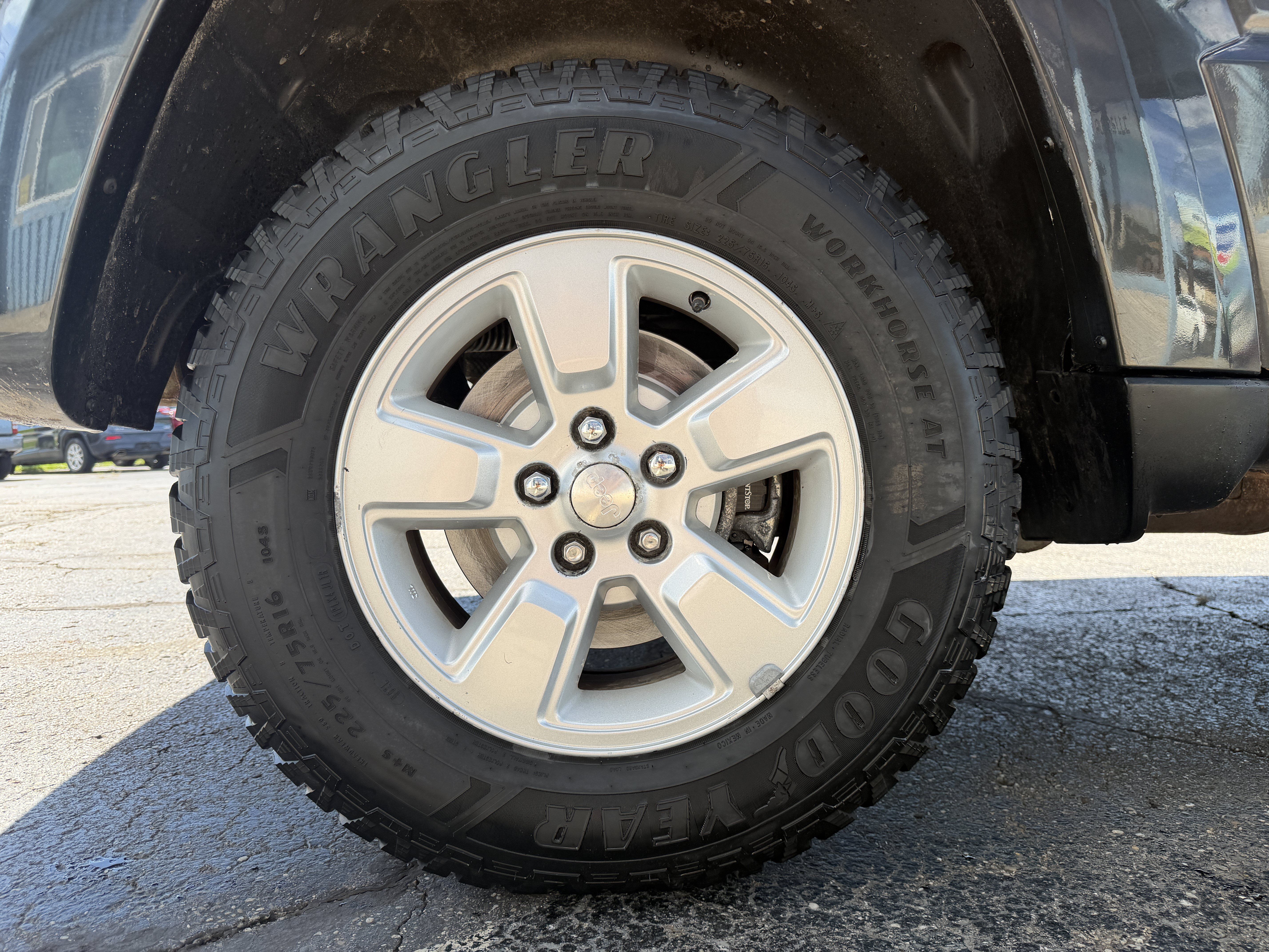 Used 2011 Jeep Liberty Sport w/ Popular Equipment Group AWD/4WD image 31