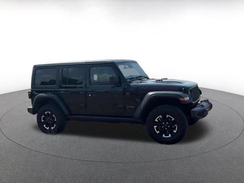 Used 2025 Jeep Wrangler Unlimited Rubicon AWD/4WD image 2