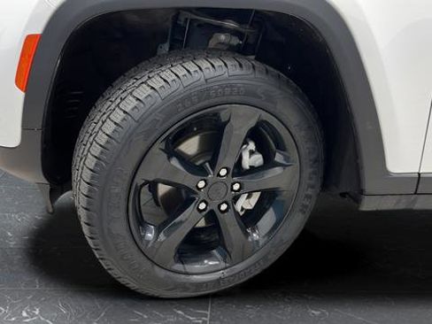 Used 2023 Jeep Grand Cherokee Altitude AWD/4WD image 33