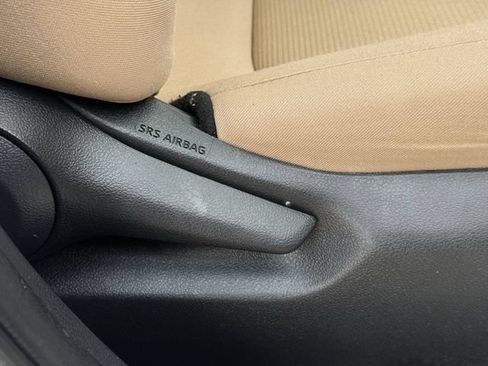 Used 2020 Toyota RAV4 LE FWD image 29