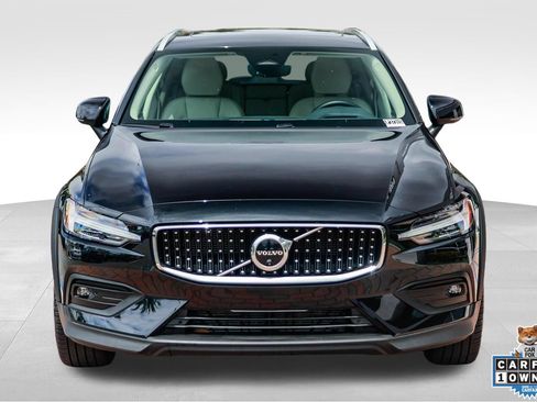 Certified 2026 Volvo V60 B5 Cross Country Ultra w/ Climate Package AWD/4WD image 2