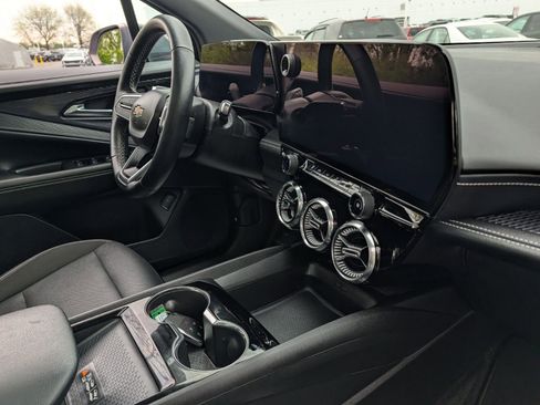 Used 2024 Chevrolet Blazer EV LT AWD/4WD image 29