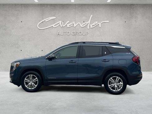 Used 2024 GMC Terrain SLE w/ Driver Convenience Package image 9