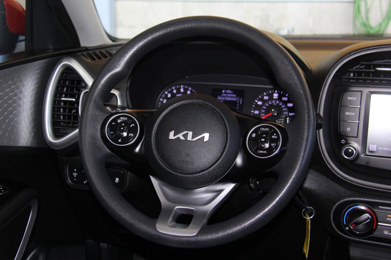 Used 2022 Kia Soul LX w/ Technology Package FWD image 11