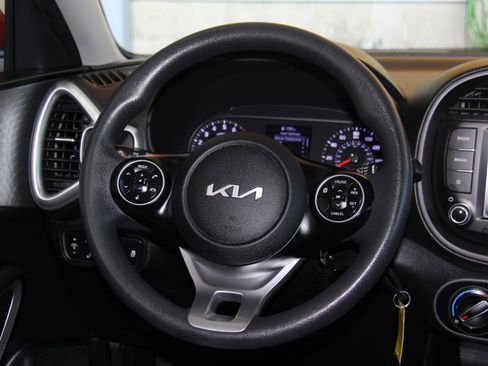 Used 2022 Kia Soul LX w/ Technology Package FWD image 11