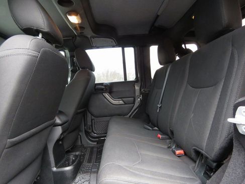 Used 2018 Jeep Wrangler Unlimited Sport image 19