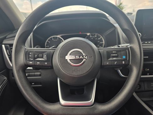 Used 2024 Nissan Rogue SV image 17