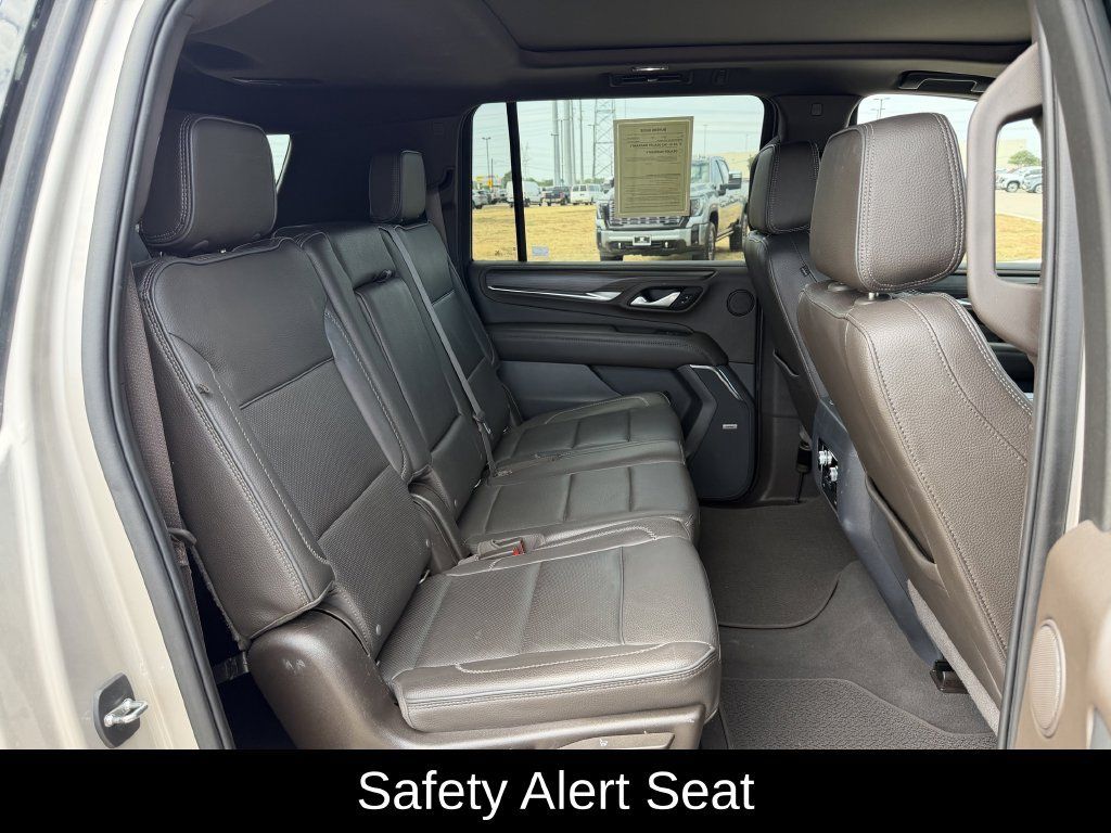 Used 2022 GMC Yukon XL Denali w/ Denali Premium Package AWD/4WD image 40