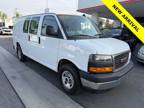Used 2024 GMC Savana 2500 w/ Driver Convenience Package image 2