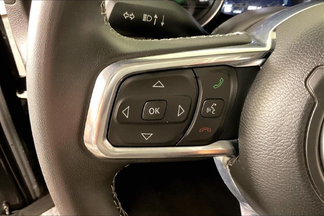 Used 2023 Jeep Wrangler Unlimited Sahara AWD/4WD image 10