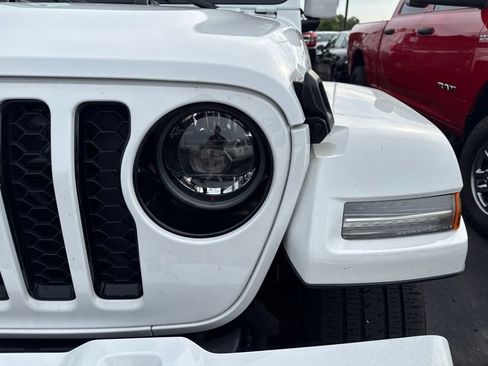 Used 2023 Jeep Gladiator Overland AWD/4WD image 7