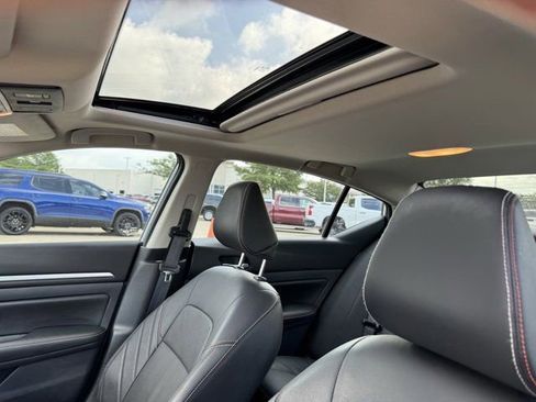 Used 2024 Nissan Altima 2.5 SR w/ SR Premium Package FWD image 31