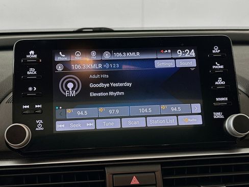 Used 2018 Honda Accord Touring image 21