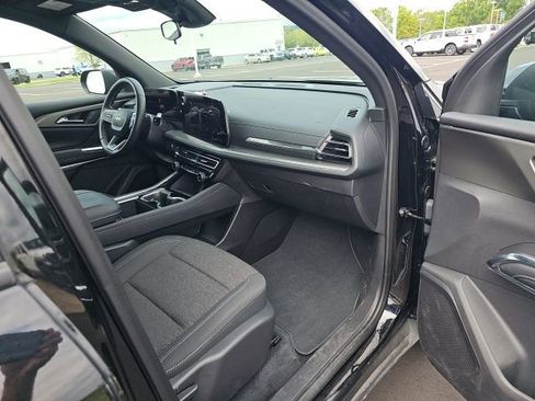 Used 2025 Chevrolet Traverse LT image 34