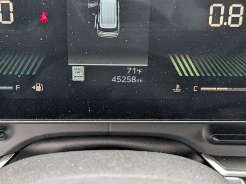 Used 2025 Kia Carnival FWD image 11