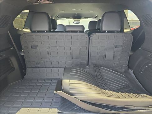 Used 2025 Buick Enclave Sport Touring w/ Power Package FWD image 12