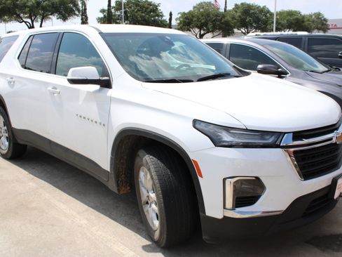Used 2023 Chevrolet Traverse LS w/ Safety Package FWD image 2