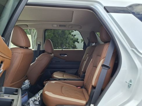 New 2026 Nissan Pathfinder Platinum FWD image 15