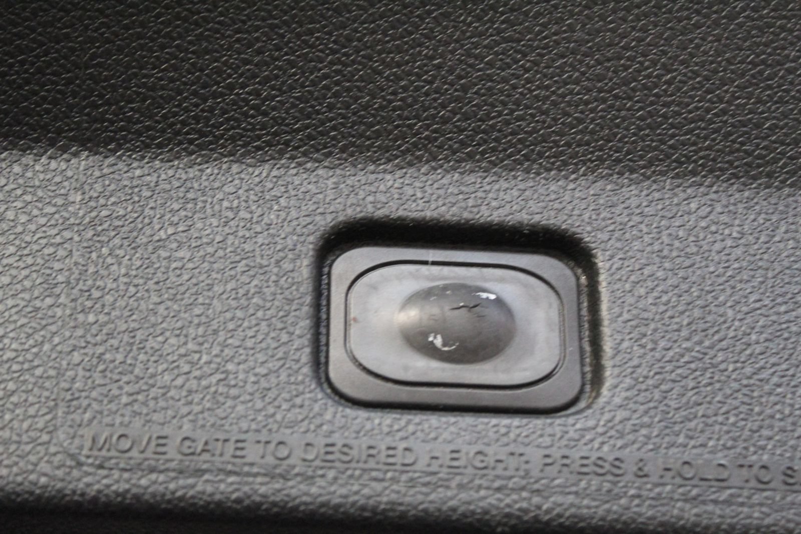 Used 2018 Ford Explorer XLT w/ Equipment Group 202A FWD image 38