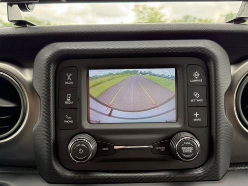 Used 2019 Jeep Wrangler Sport AWD/4WD image 14