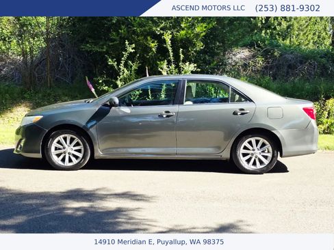 Used 2012 Toyota Camry XLE w/ Leather Pkg FWD image 2