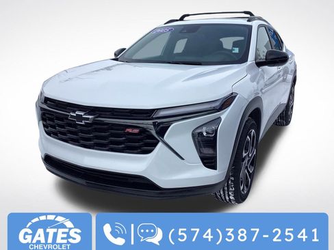 Used 2025 Chevrolet Trax RS w/ Sunroof Package image 7