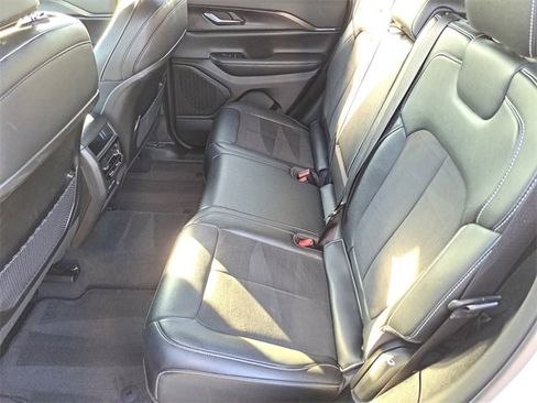 Used 2024 Jeep Grand Cherokee Altitude image 14