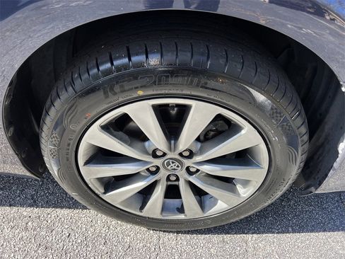 Used 2017 Toyota Camry XLE image 9