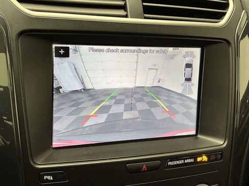 Used 2019 Ford Explorer XLT w/ Equipment Group 202A AWD/4WD image 6