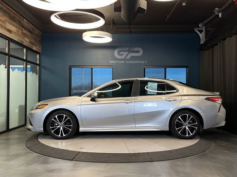 Used 2019 Toyota Camry SE image 6