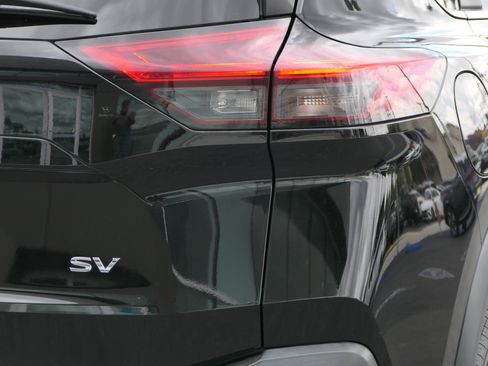 Used 2023 Nissan Rogue SV FWD image 4