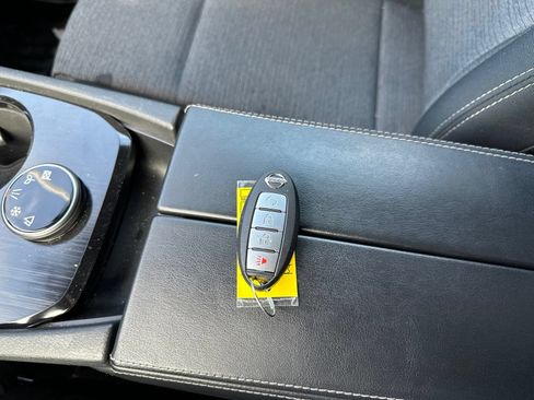 Used 2021 Nissan Rogue SV AWD/4WD image 6