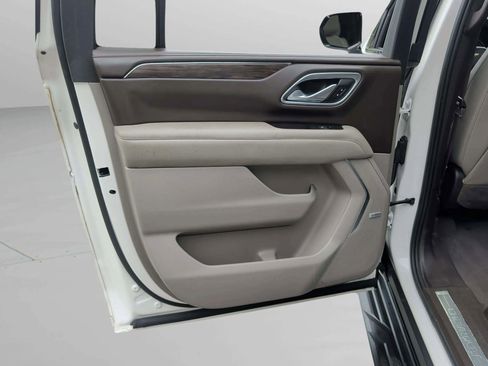 Used 2021 Chevrolet Suburban LT RWD image 30